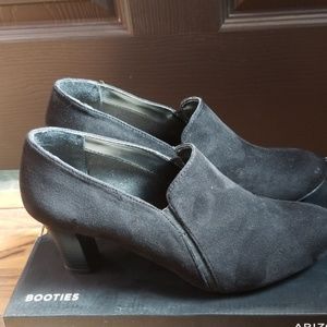 Madeline Stuart black suede booties. SZ8.5